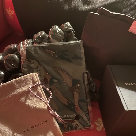 David Yurman gift wrapping set. Very nice ring or earrings gift wrapping set . - Picture 4 of 6